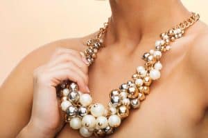 Read more about the article Are Statement Necklaces Out of Style?