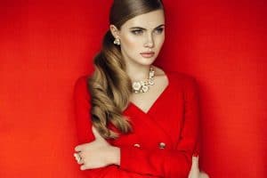 Read more about the article How to Accessorize a Red Dress