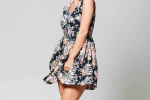 Read more about the article How to Accessorize a Floral Dress [18 ideas with pictures]