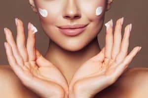 Read more about the article Can Moisturizer Clog Pores or Cause Pimples?