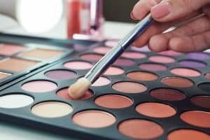 Read more about the article Should Eyeshadow Be Applied Before Foundation?