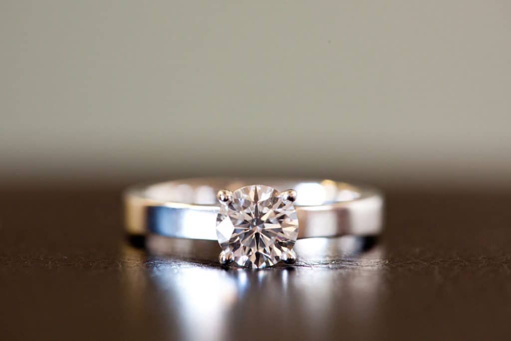 A diamond engagement ring - Brilliant cut