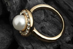 Read more about the article Which Finger To Wear Pearl Ring?