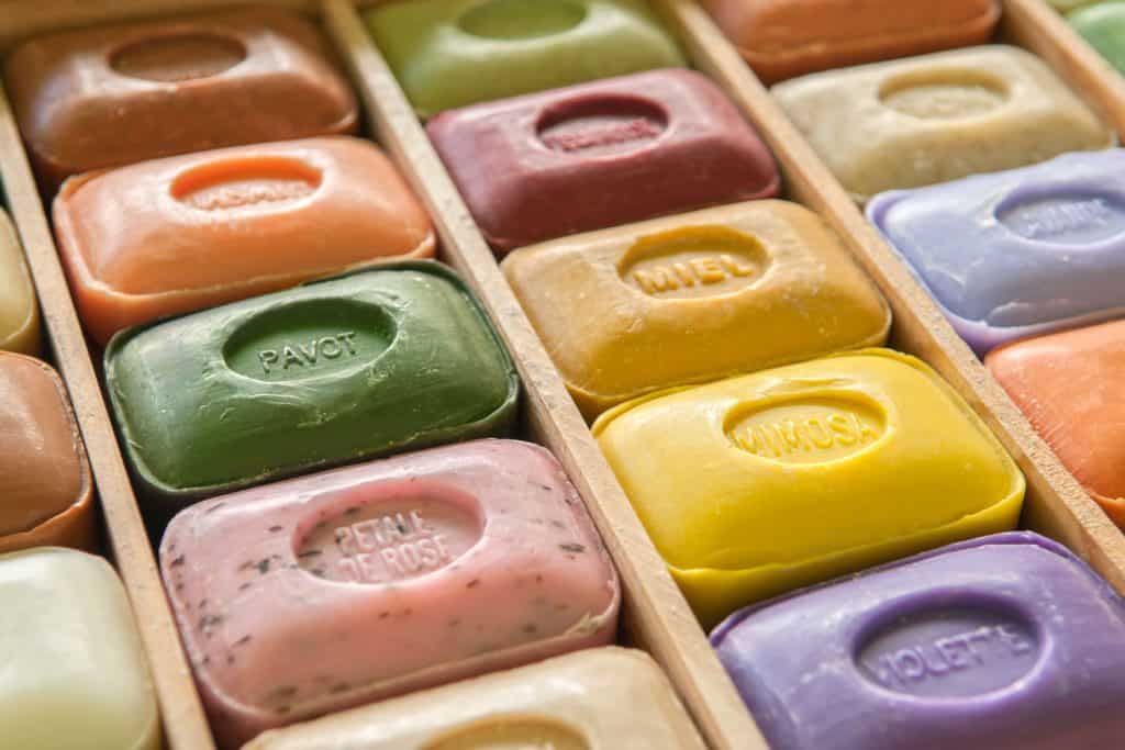Set different flavoured soapbars in wooden box