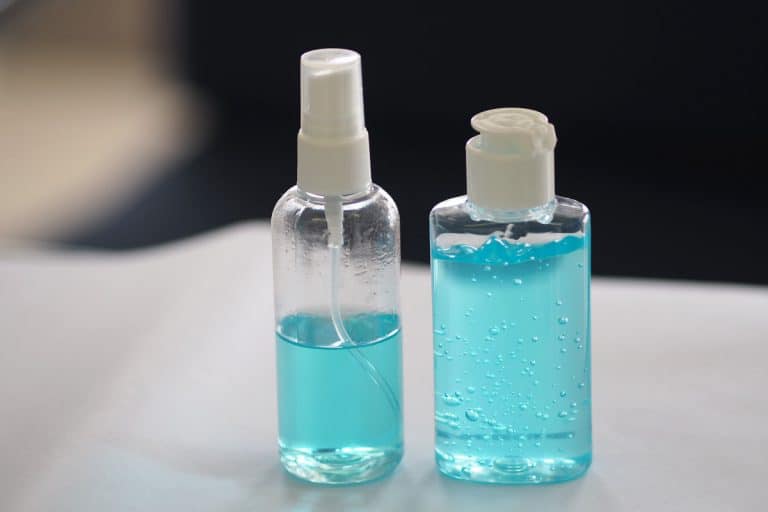 Small bottles of shower gels inside a bathroom, How To Use Shower Gel (With And Without A Loofah)