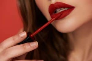 Read more about the article How To Apply Lipstick Without Lip Liner