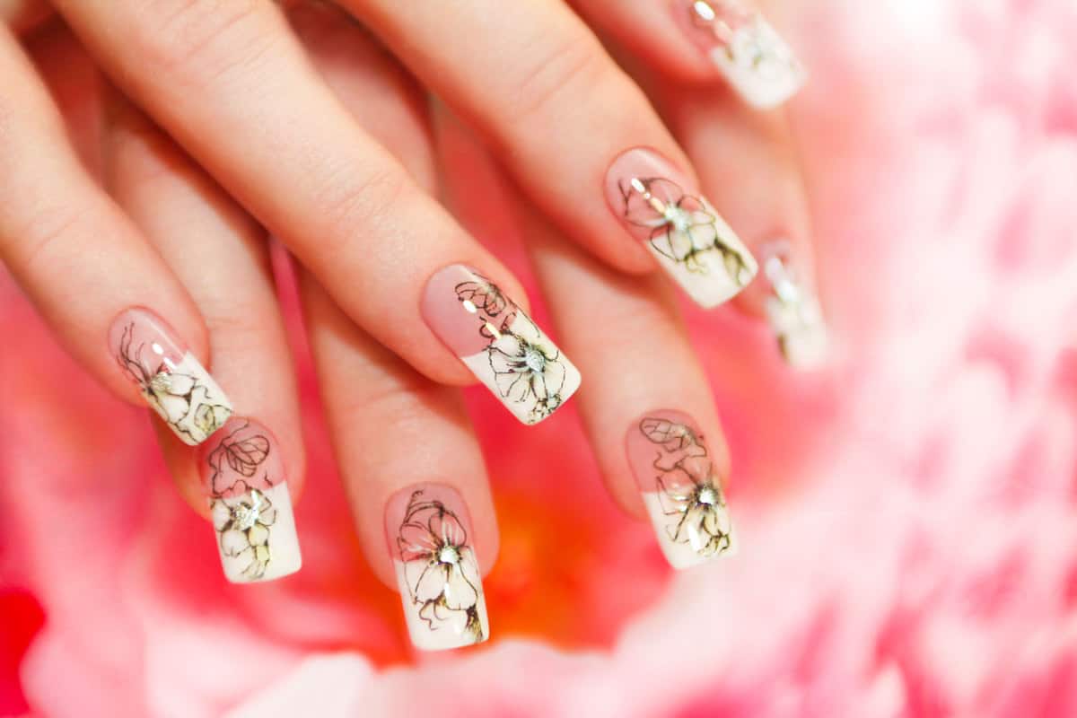 Fake Floral French manicure