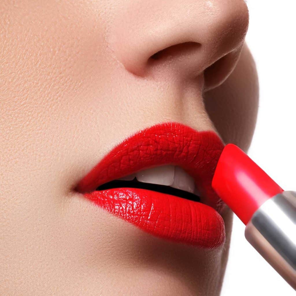 How To Apply Red Lipstick [Even Without Lip Liner!] - StyleCheer.com