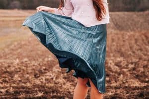 Read more about the article What To Wear With A Pleated Skirt