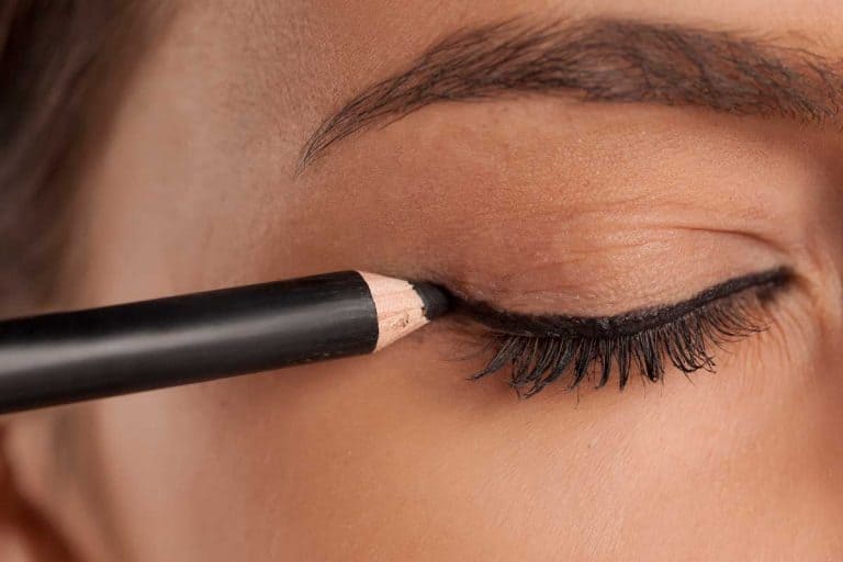 Young woman applying eyeliner makeup, Where Should Eyeliner Start?