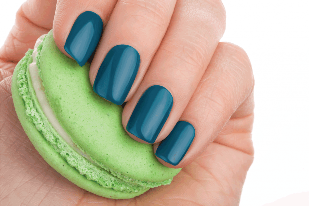 nail color that go with green dress