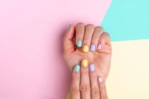 Read more about the article What Nail Polish Color Means You’re Single?