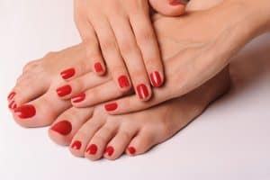 Read more about the article Should Nail Polish On Fingers And Toes Match?