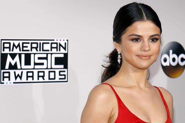 Selena Gomez at the American Music Awards, "I Am Perfect The Way I Am" - Selena Gomez Reminds Us That The Body Positivity Movement Is Here To Stay