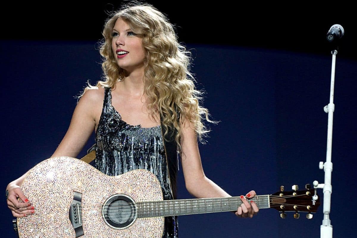 Taylor Swift on stage for Taylor Swift Fearless Tour Concert,
