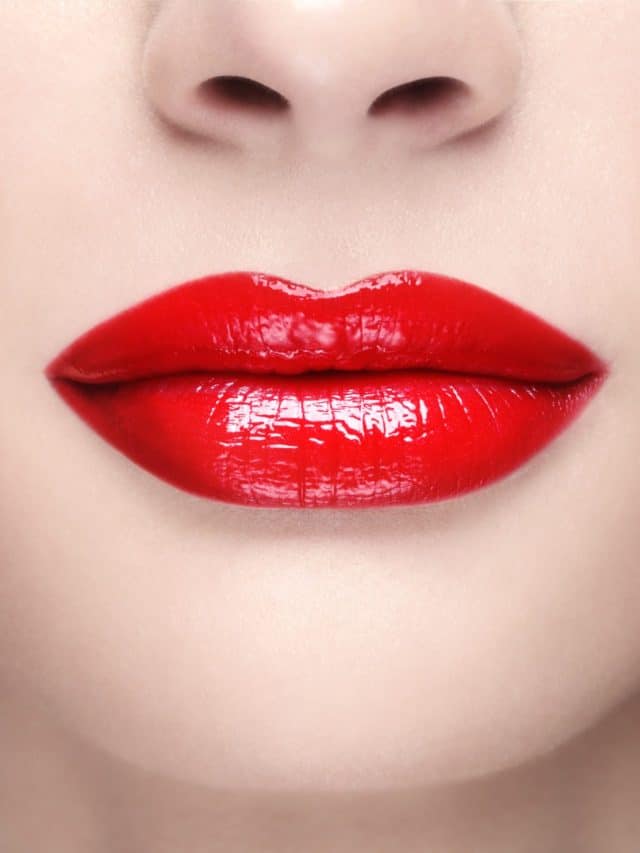 Close-up,Shot,Of,Woman,Lips,With,Glossy,Red,Lipstick